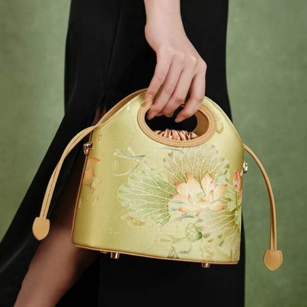 1a_プリント_ジャカード_ロータス_グリーン_巾着_バケットバッグ_LD120670 1a_Printed_Jacquard_Lotus_Green_Drawstring_Bucket_Bag_LD120670