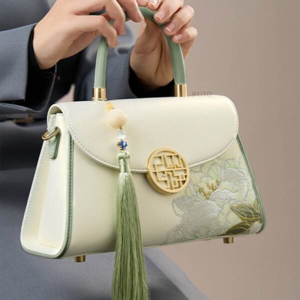 2_Embroidery_Leather_White_Crossbody_Bag_Hibiscus_Women_Handbag_P120447 2_Embroidery_Leather_White_Crossbody_Bag_Hibiscus_Women_Handbag_P120447