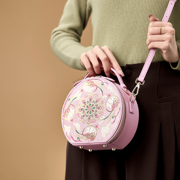 3_歌_ブロケード_ピンク_レトロ_ラウンド_バッグ_蓮_ラッキー_ウサギ柄_-中文 3_Song_Brocade_Pink_Retro_Round_Bag_Lotus_Lucky_Rabbit_Pattern_-_SinoCultural