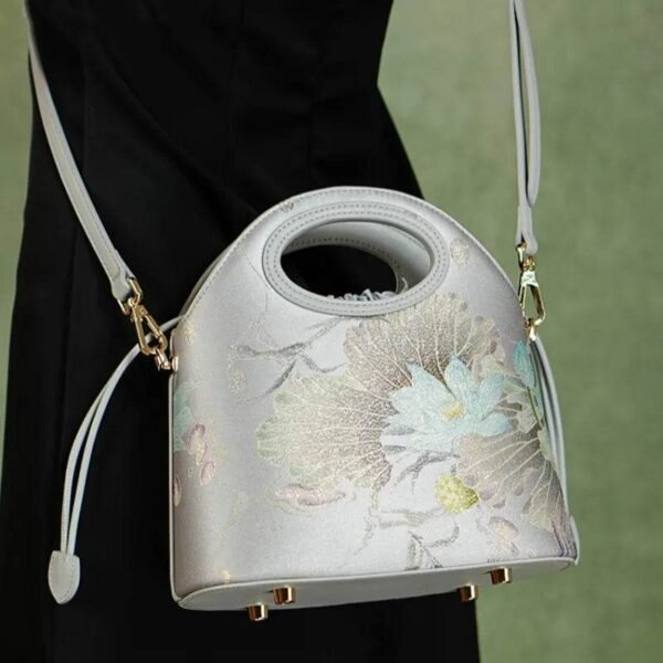 5_プリント_ジャカード_ロータス_グレー_巾着_バケットバッグ_LD120670 5_Printed_Jacquard_Lotus_Gray_Drawstring_Bucket_Bag_LD120670