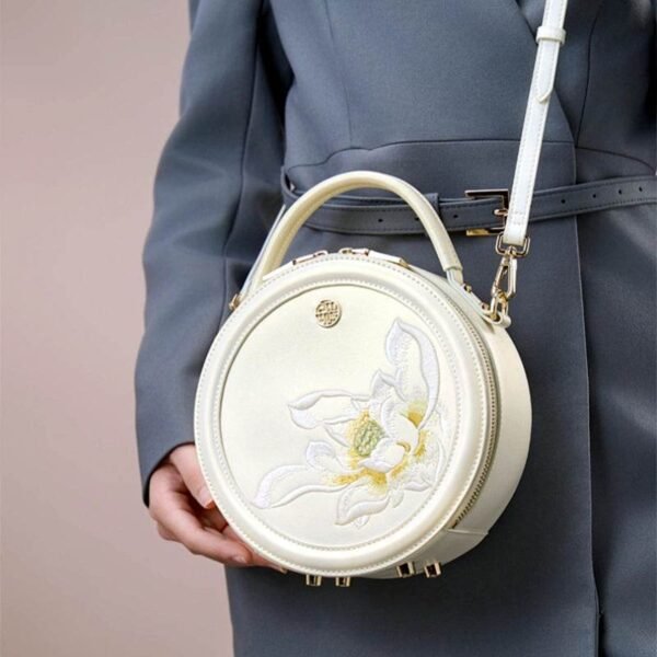 7_新文化_刺繍_レザー_ホワイト_ラウンド_ハンドバッグ_ロータス 7_Sinocultural_Embroidery_Leather_White_Round_Handbag_Lotus