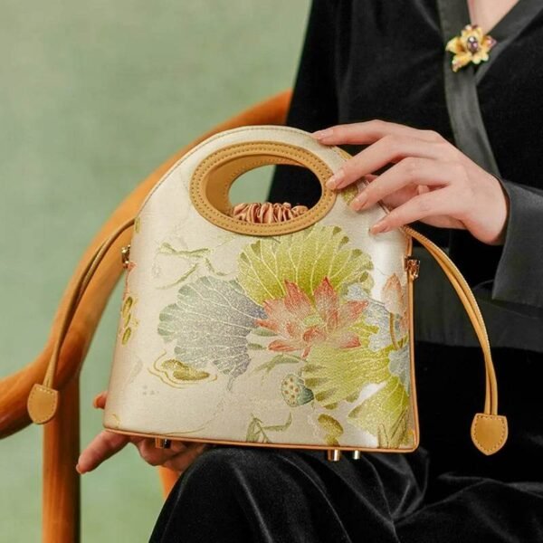 7f_プリント_ジャカード_ロータス_カーキ_巾着_バケットバッグ_LD120670 7f_Printed_Jacquard_Lotus_Khaki_Drawstring_Bucket_Bag_LD120670