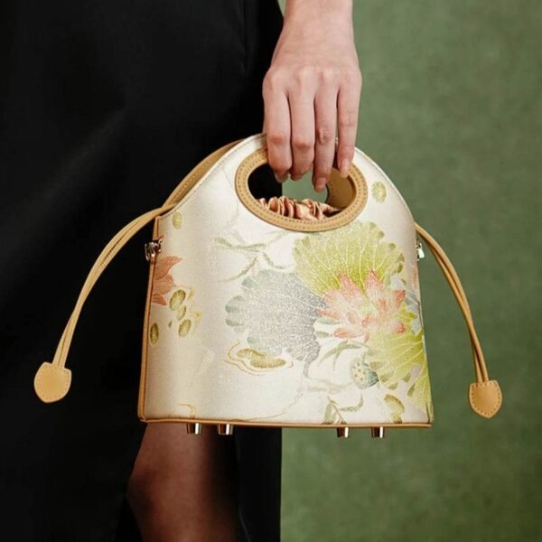 8a_プリント_ジャカード_ロータス_カーキ_巾着_バケットバッグ_LD120670 8a_Printed_Jacquard_Lotus_Khaki_Drawstring_Bucket_Bag_LD120670