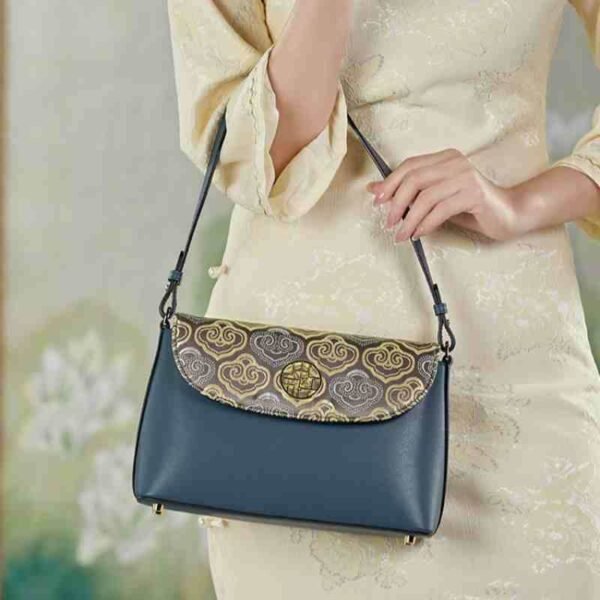 刺繍_レザー_ショルダーバッグ_吉祥雲_-_中文2475131 Embroidery_Leather_Shoulder_Bag_Auspicious_Clouds_-_SinoCultural-2475131