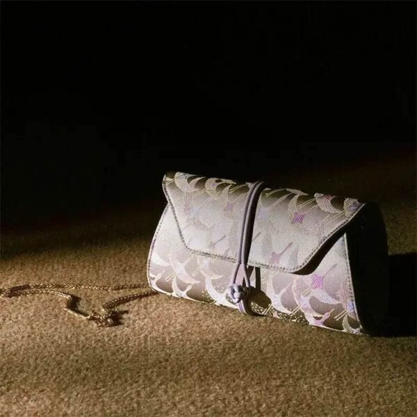 Fragrant_Cloud_Silk_Vintage_New_Chinese-Style_Clutch_Wallet_-_SinoCultural-2479726 Fragrant_Cloud_Silk_Vintage_New_Chinese-Style_Clutch_Wallet_-_SinoCultural-2479726