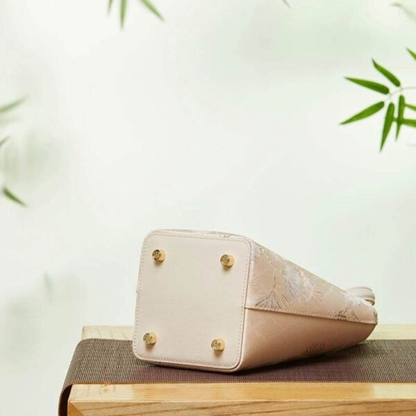 Mulberry_Silk_Leather_Exquisite_Jacquard_Basket_Bag_-_SinoCultural-2481754 Mulberry_Silk_Leather_Exquisite_Jacquard_Basket_Bag_-_SinoCultural-2481754