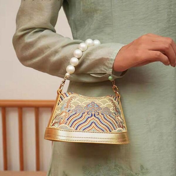 シュウ_エンブロイダリー_パール_ビーズ_バケツバッグ_中文2482853 Shu_Embroiderey_Pearl_Beaded_Bucket_Bag_-_SinoCultural-2482853