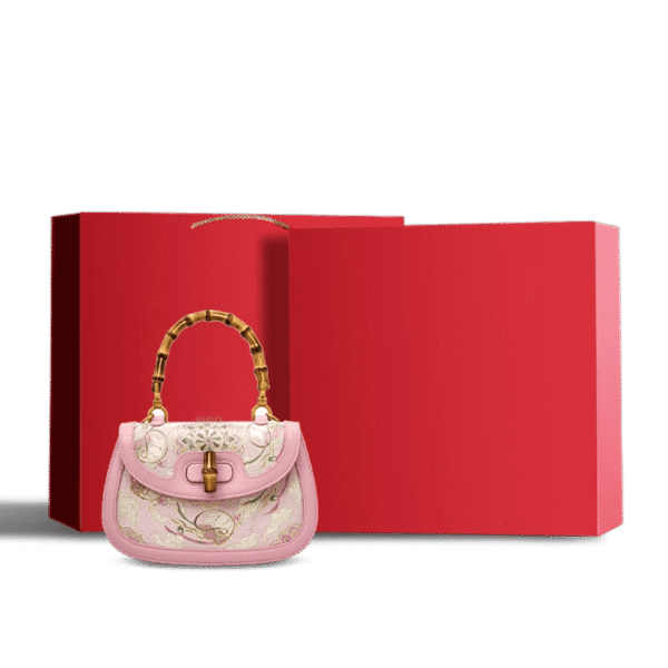 ソング-ブロケード-ピンク-マルベリー-シルク-ハンドバッグ-バンブーハンドル-ギフトボックス-レッド Song-Brocade-Pink-Mulberry-Silk-Handbag-Bamboo-Handle-Gift-Box-Red