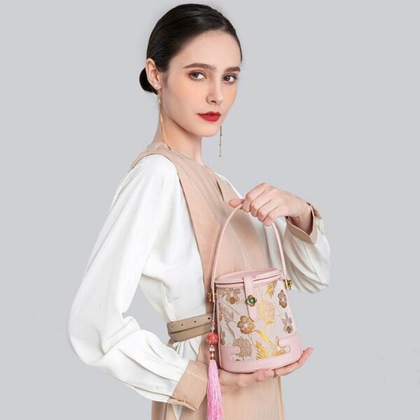 歌_ブロケード_香り_雲_シルク_バケツ_バッグ_-_中文-2483098 Song_Brocade_Fragrant_Cloud_Silk_Bucket_Bag_-_SinoCultural-2483098