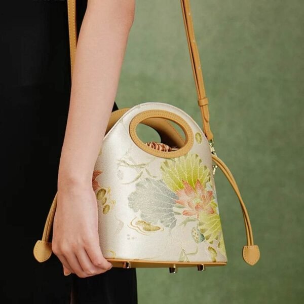 cc_プリント_ジャカード_ロータス_カーキ_巾着_バケットバッグ_LD120670 cc_Printed_Jacquard_Lotus_Khaki_Drawstring_Bucket_Bag_LD120670