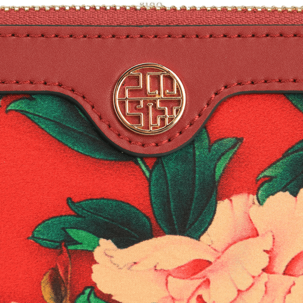 handmade-floral-embroidery-clutch-closeup-06-detail handmade-floral-embroidery-clutch-closeup-06-detail