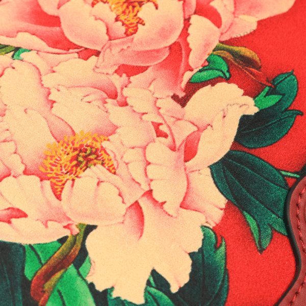 handmade-floral-embroidery-clutch-closeup-08-detail handmade-floral-embroidery-clutch-closeup-08-detail