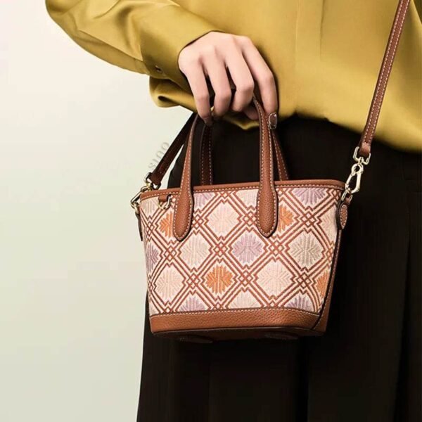 ラグジュアリー荘ブロケードエンブロイダリードレザージッパークロスボディバッグモデルクロスボディ luxury-zhuang-brocade-embroidered-leather-zipper-crossbody-bag-model-crossbody