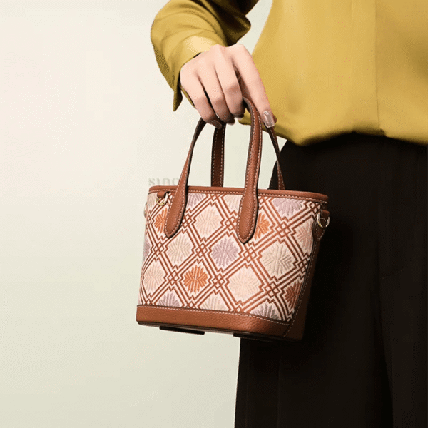 高級荘錦エンブロイダリード革ジッパークロスボディバッグモデル手持ち luxury-zhuang-brocade-embroidered-leather-zipper-crossbody-bag-model-handheld