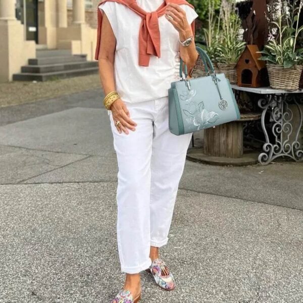 magnolia-crossbody-tote-front-shoulder-carry-blue-model magnolia-crossbody-tote-front-shoulder-carry-blue-model