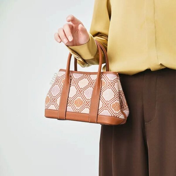 zhuang-brocade-chrysanthemum-crossbody-bag-model-handheld zhuang-brocade-chrysanthemum-crossbody-bag-model-handheld